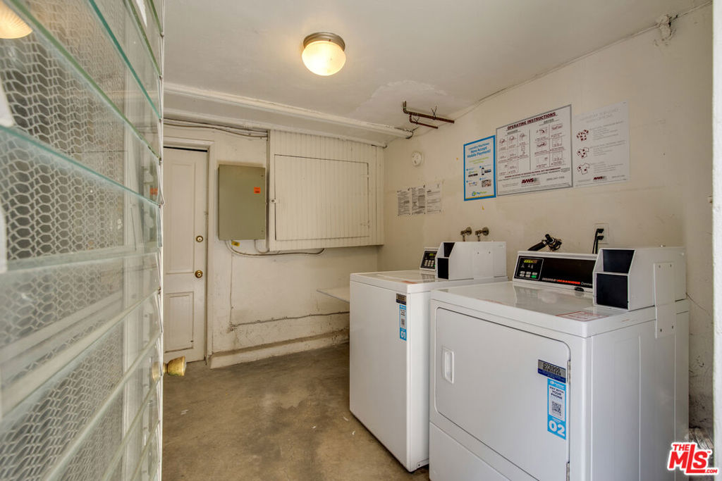11733 Mayfield Avenue Property Photo 17