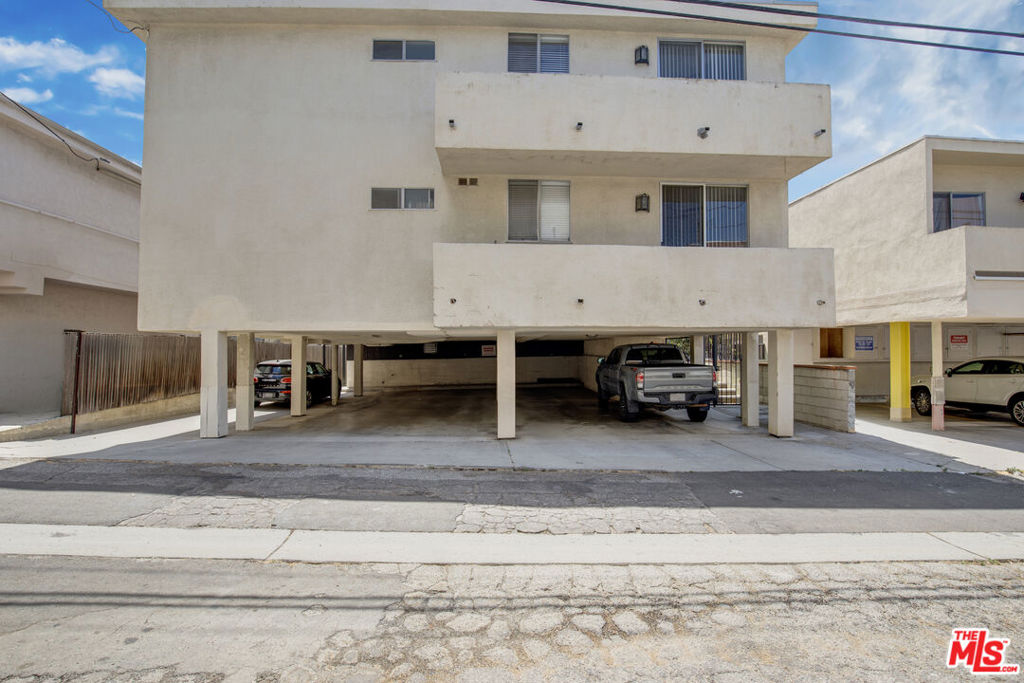11733 Mayfield Avenue Property Photo 18