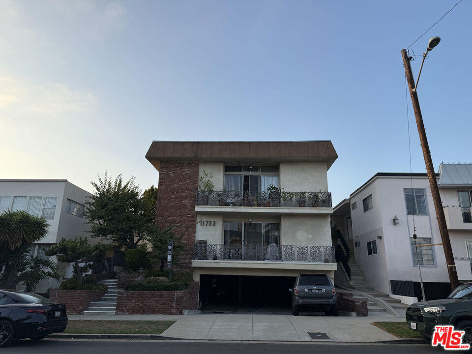11733 Mayfield Avenue Property Photo 34