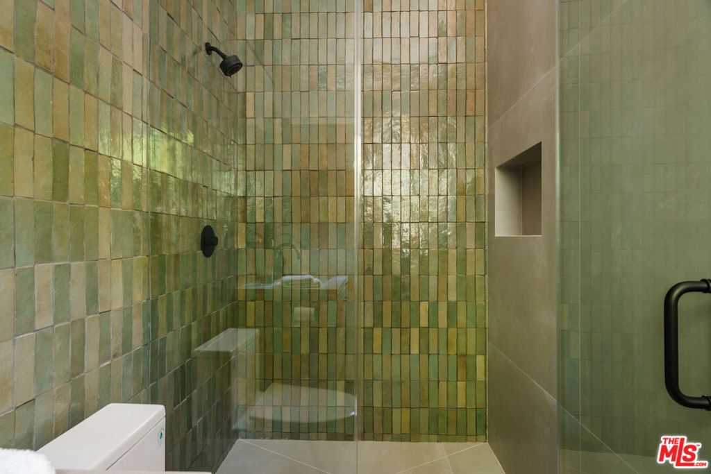 4554 Wortser Avenue Property Photo 18