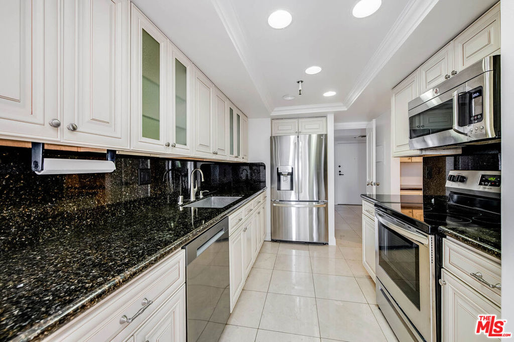 10660 Wilshire Boulevard 701 Property Photo 10