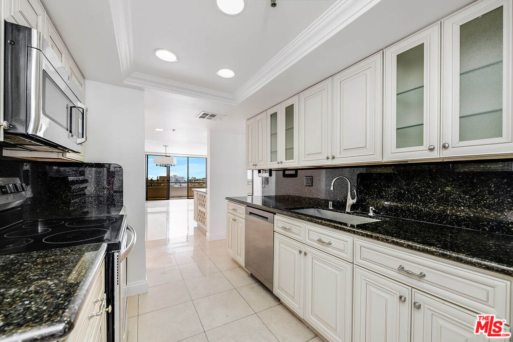 10660 Wilshire Boulevard 701 Property Photo 11