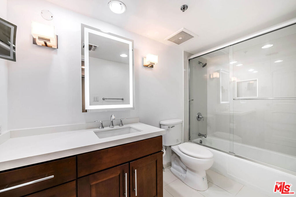 10660 Wilshire Boulevard 701 Property Photo 17