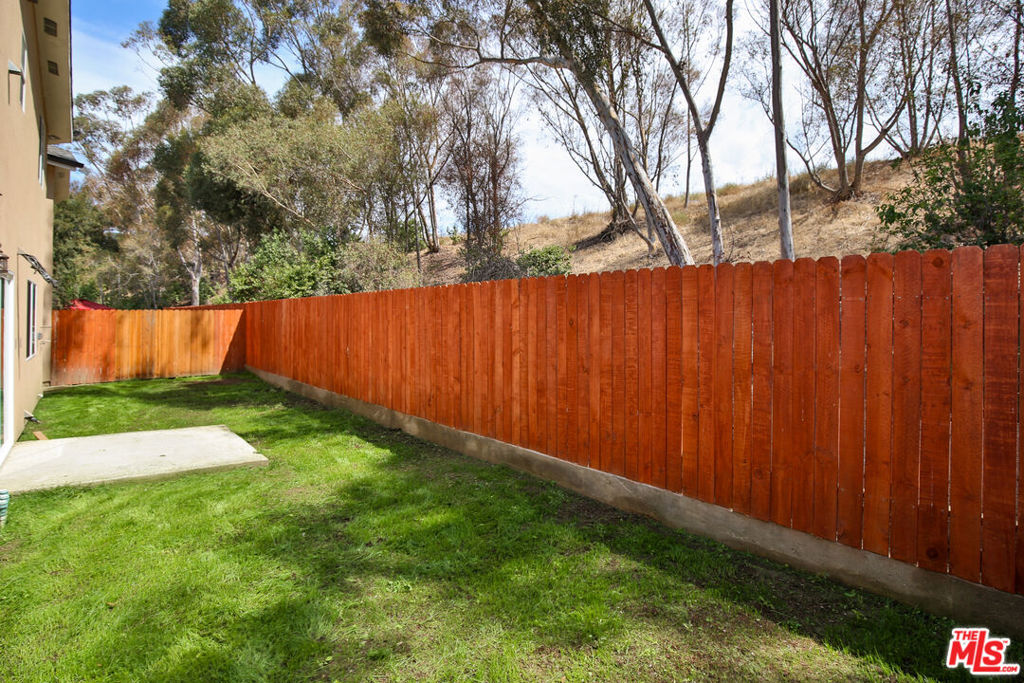 5517 - 5519 Lavinia Avenue Property Photo 3