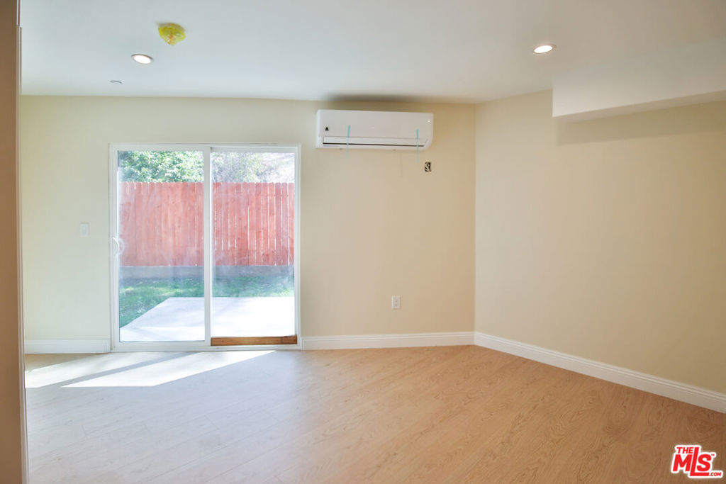 5517 - 5519 Lavinia Avenue Property Photo 10