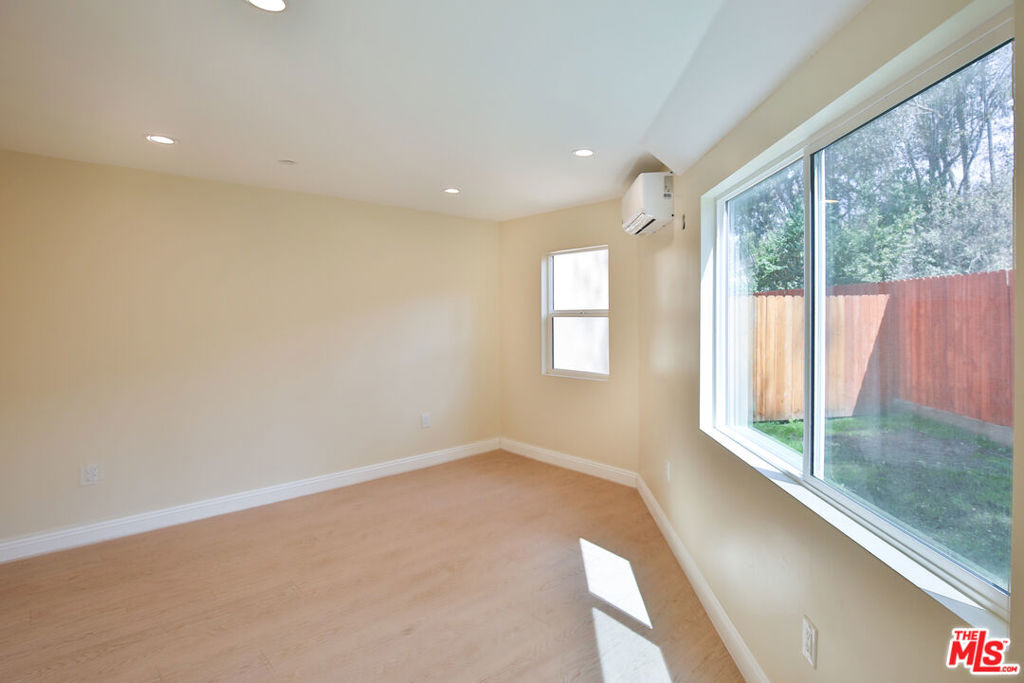 5517 - 5519 Lavinia Avenue Property Photo 25