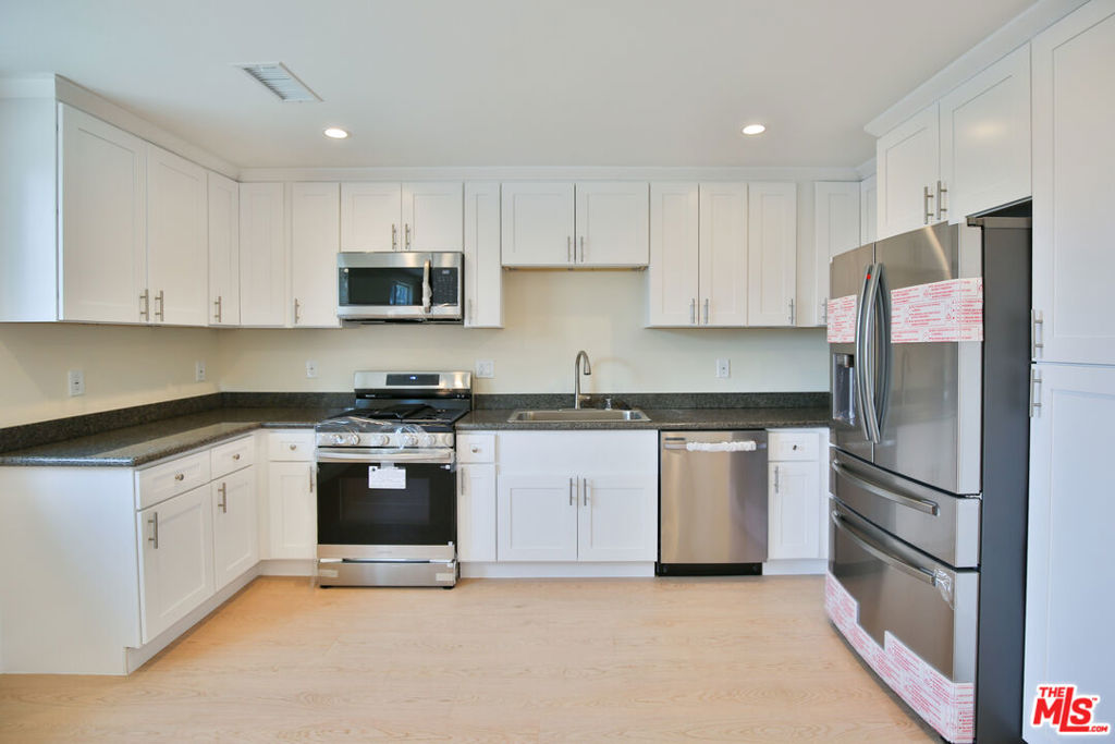 5517 - 5519 Lavinia Avenue Property Photo 33