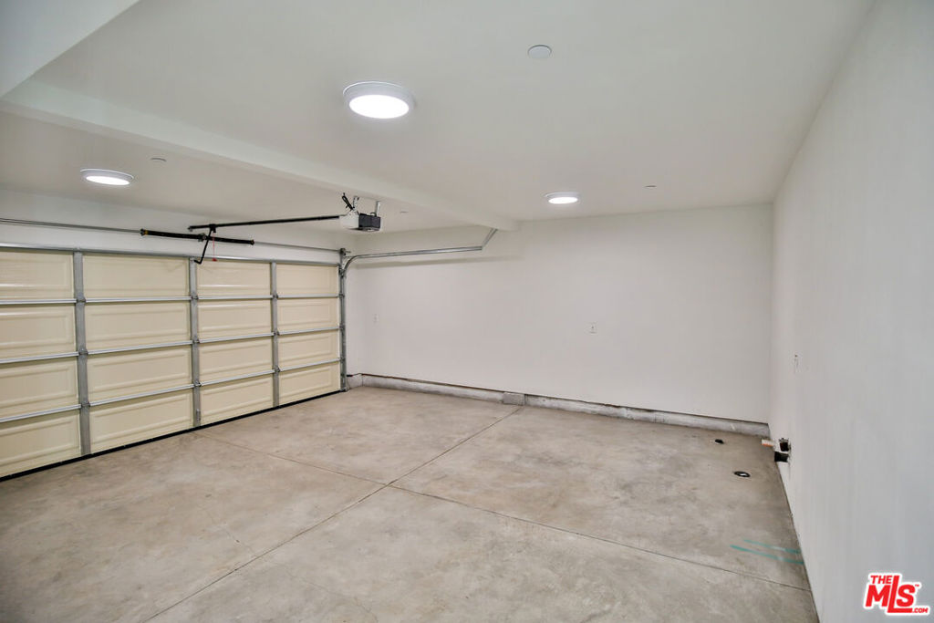 5517 - 5519 Lavinia Avenue Property Photo 37