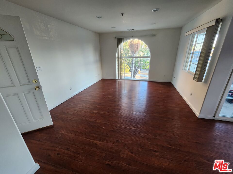 335 -337 E Providencia Avenue Property Photo 4