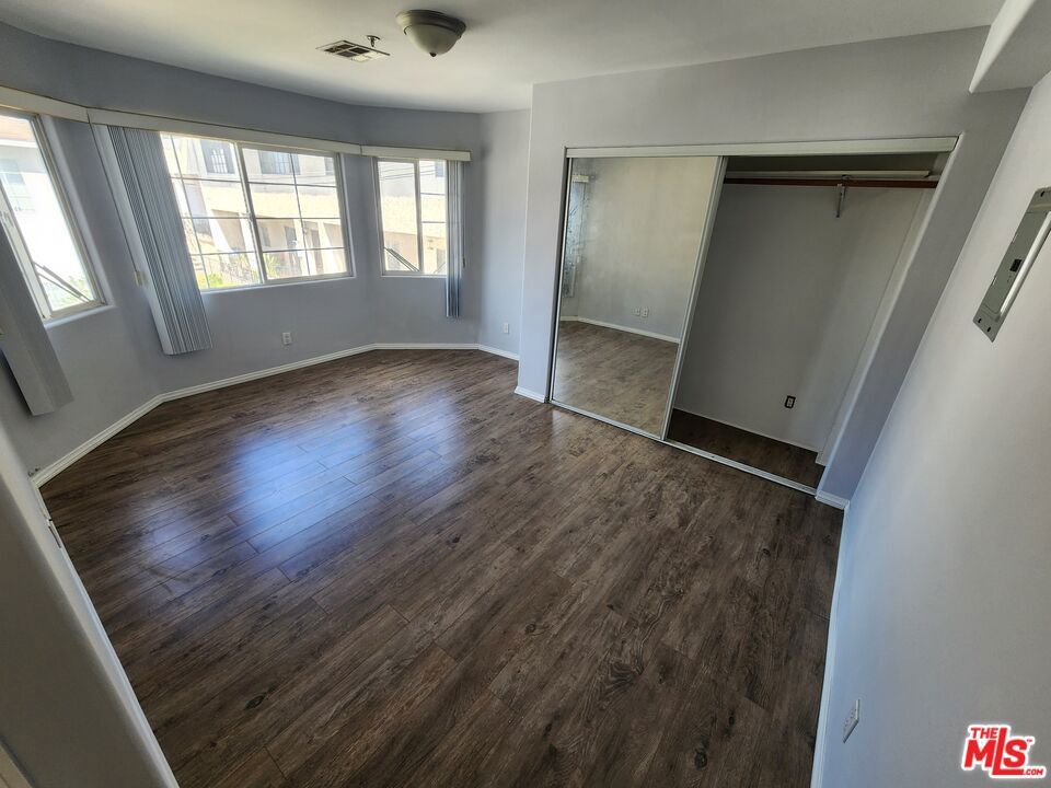 335 -337 E Providencia Avenue Property Photo 7
