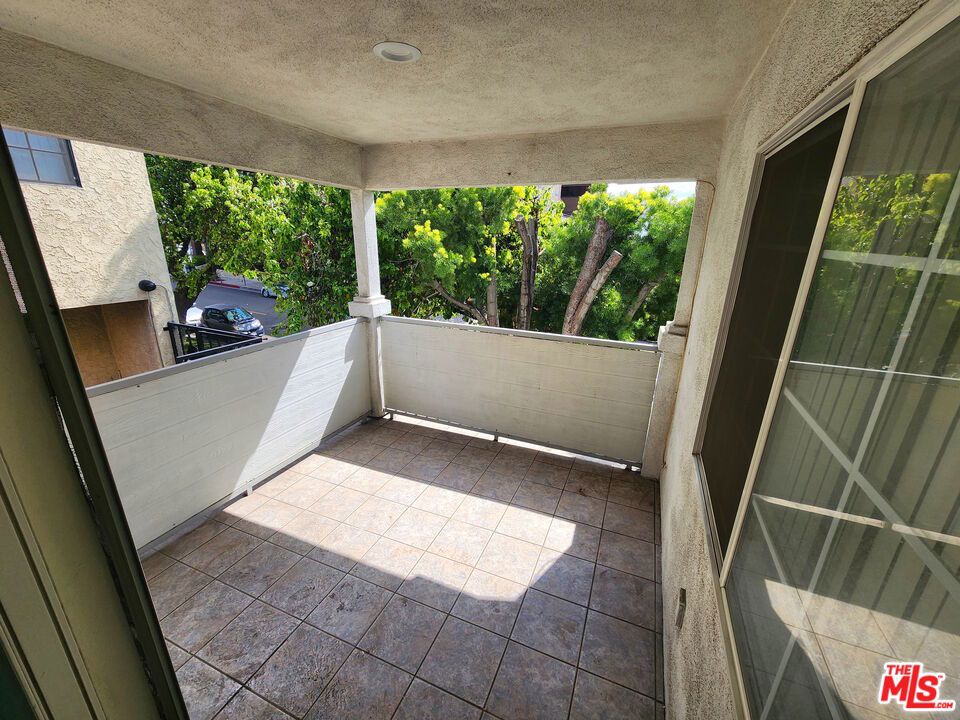 335 -337 E Providencia Avenue Property Photo 10