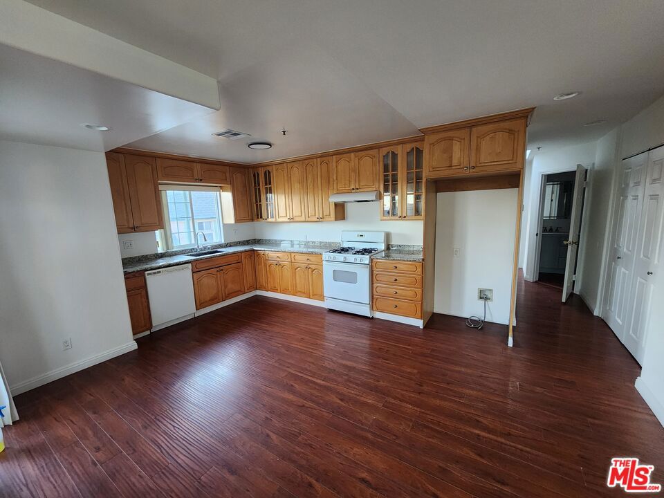 335 -337 E Providencia Avenue Property Photo 12