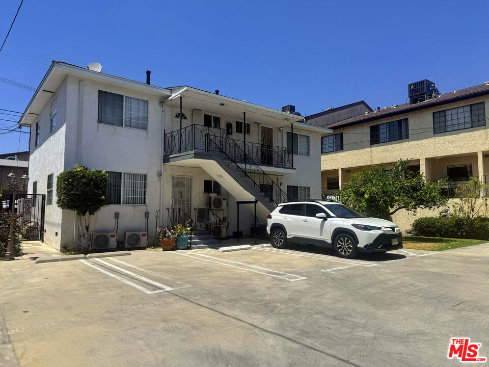 335 -337 E Providencia Avenue Property Photo 13