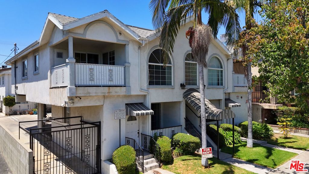 335 -337 E Providencia Avenue Property Photo 14