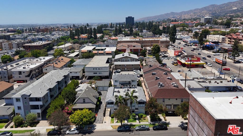 335 -337 E Providencia Avenue Property Photo 15