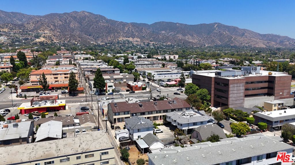 335 -337 E Providencia Avenue Property Photo 16