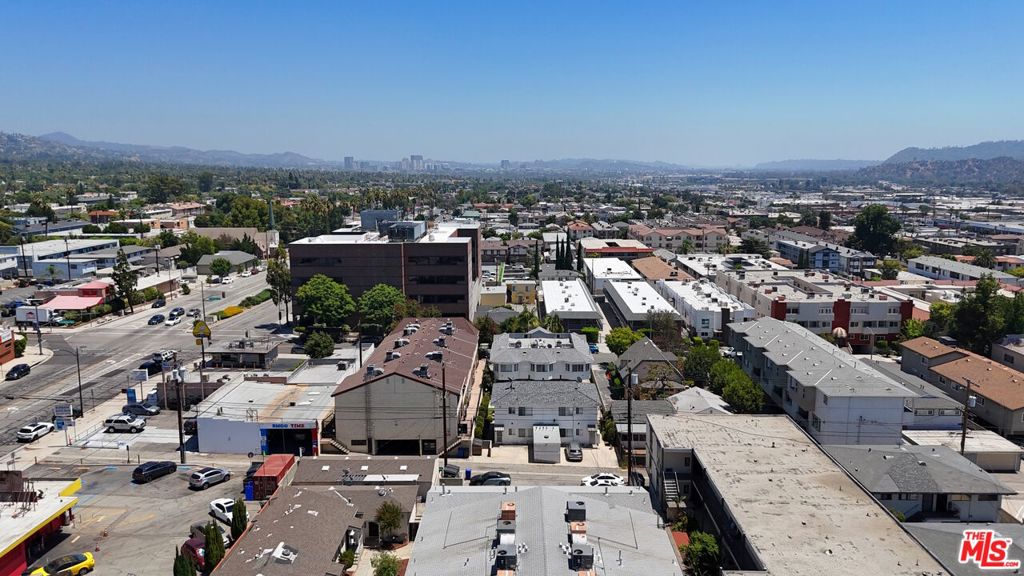 335 -337 E Providencia Avenue Property Photo 17