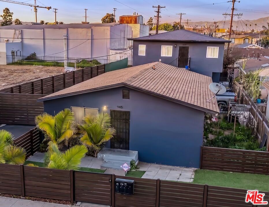 945 W 76th Street Property Photo 1