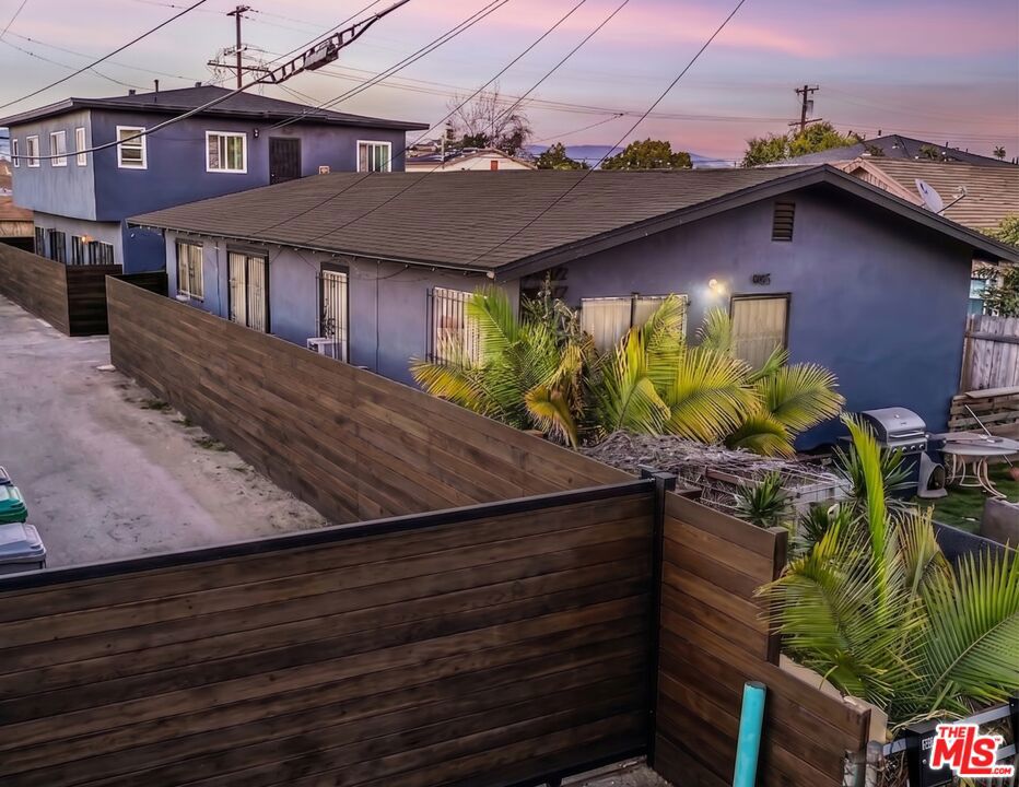 945 W 76th Street Property Photo 3