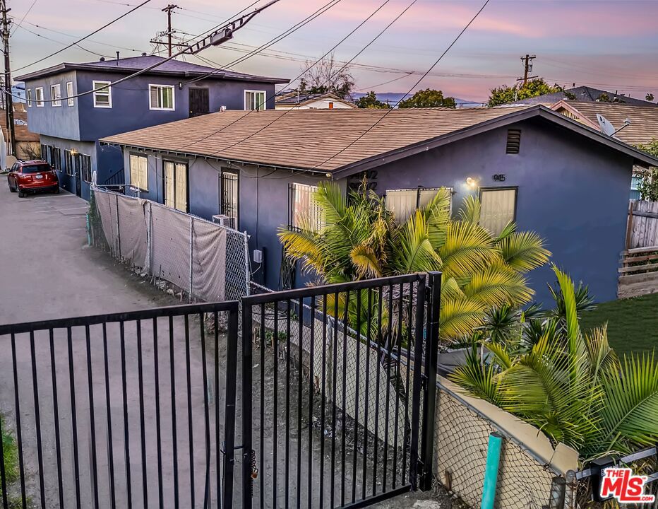 945 W 76th Street Property Photo 4