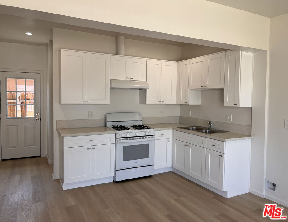 945 W 76th Street Property Photo 9