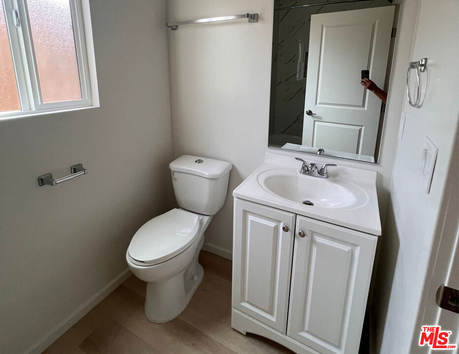 945 W 76th Street Property Photo 12