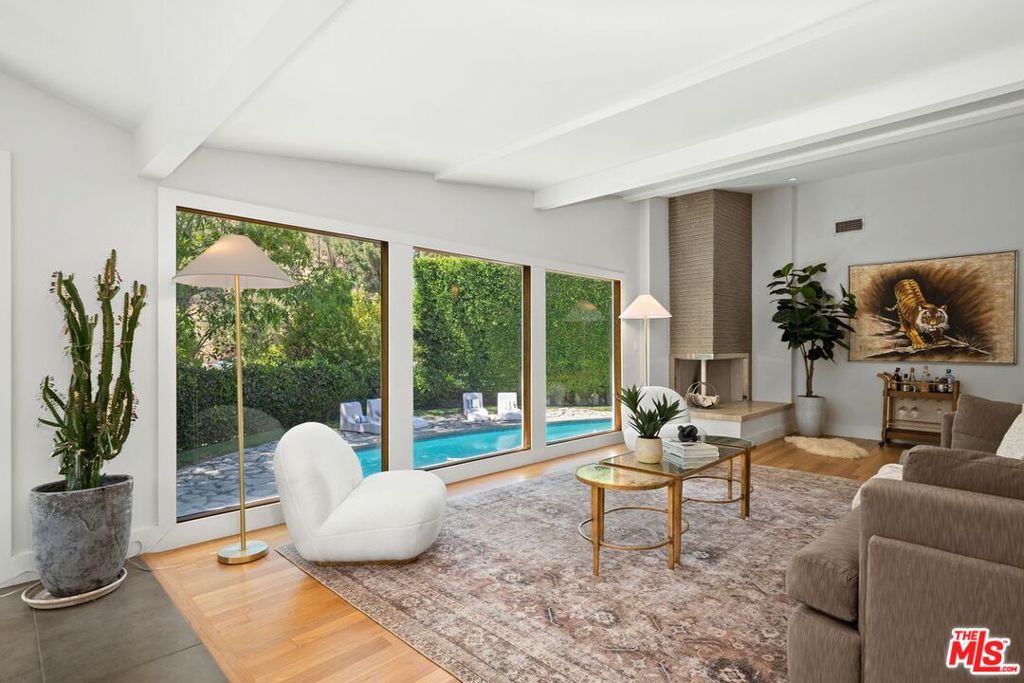 2601 Nichols Canyon Road Property Photo 4