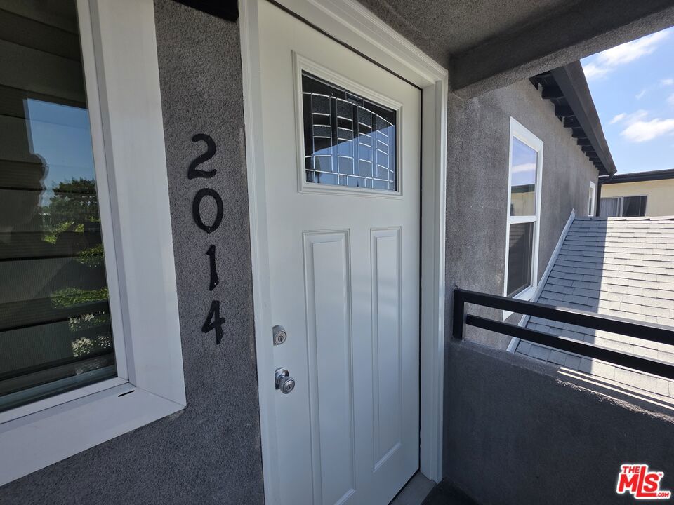 2012 S Holt Avenue Property Photo 8