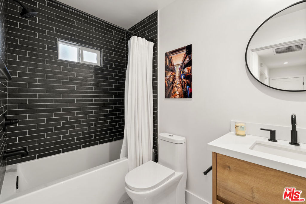 5758 Tobias Avenue Property Photo 10