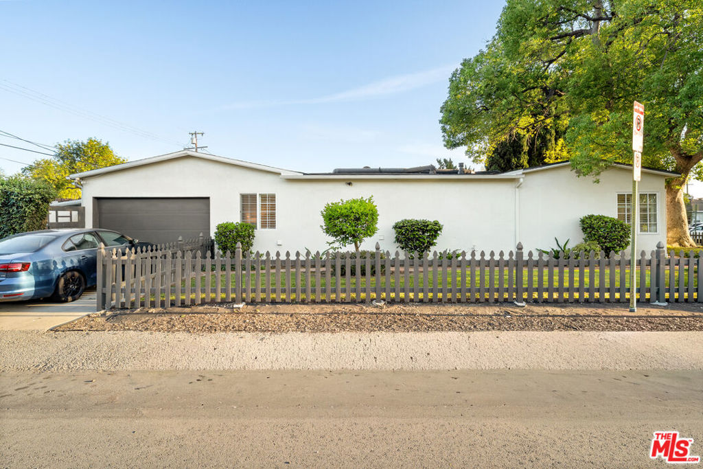 5758 Tobias Avenue Property Photo 15