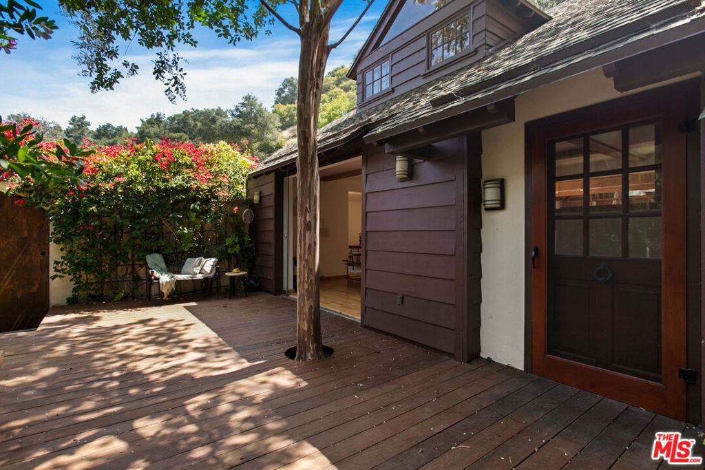 2030 Benedict Canyon Drive Property Photo 1