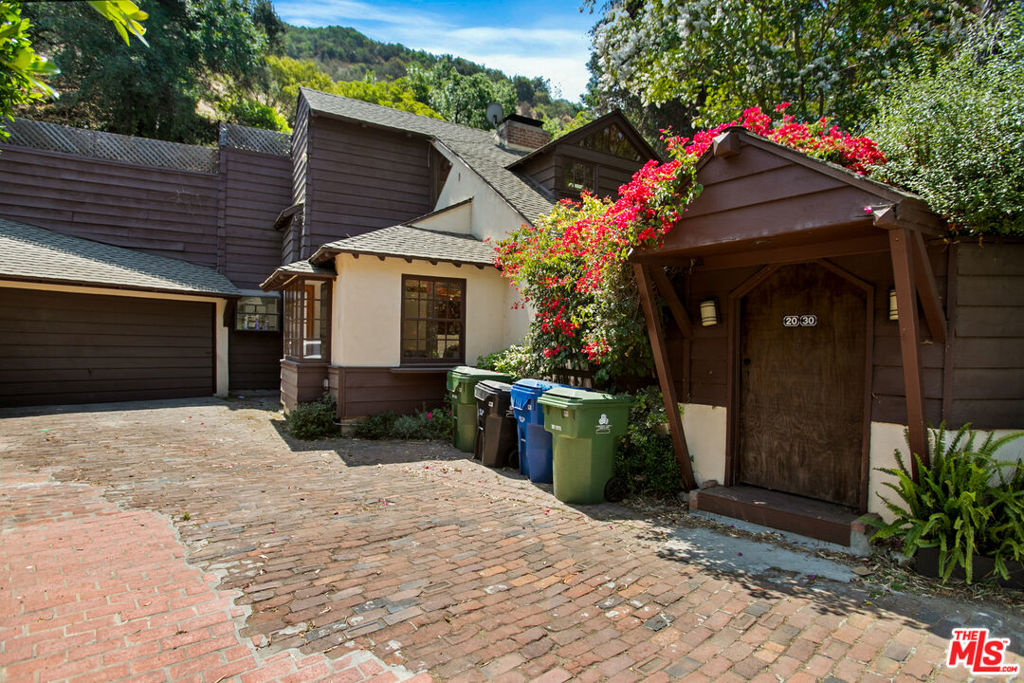 2030 Benedict Canyon Drive Property Photo 2