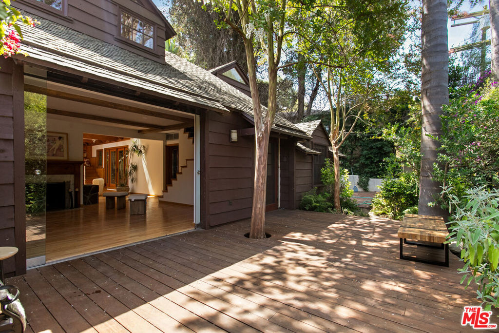 2030 Benedict Canyon Drive Property Photo 4