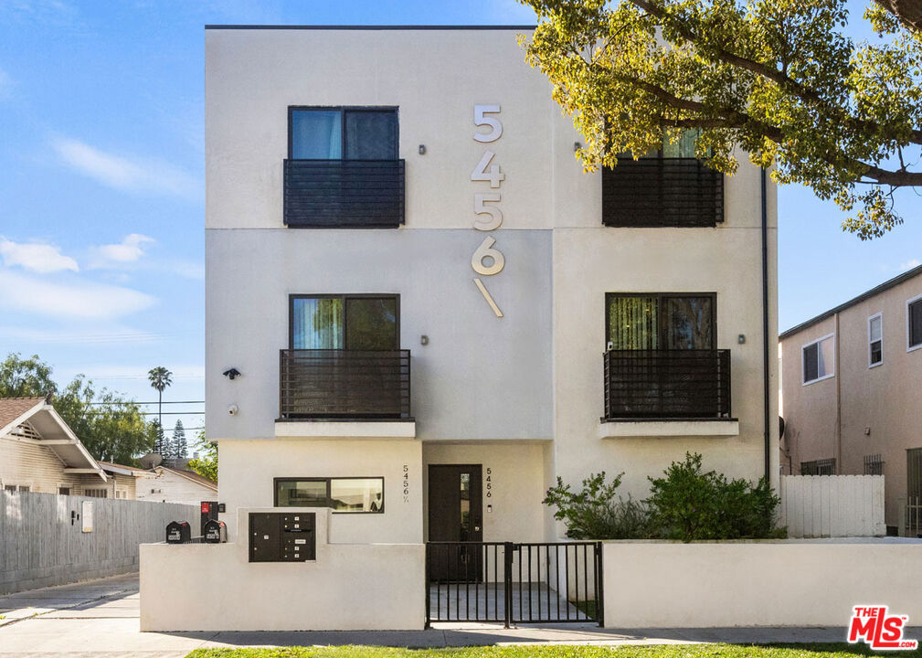 5456 1/2 Barton Avenue Property Photo 1