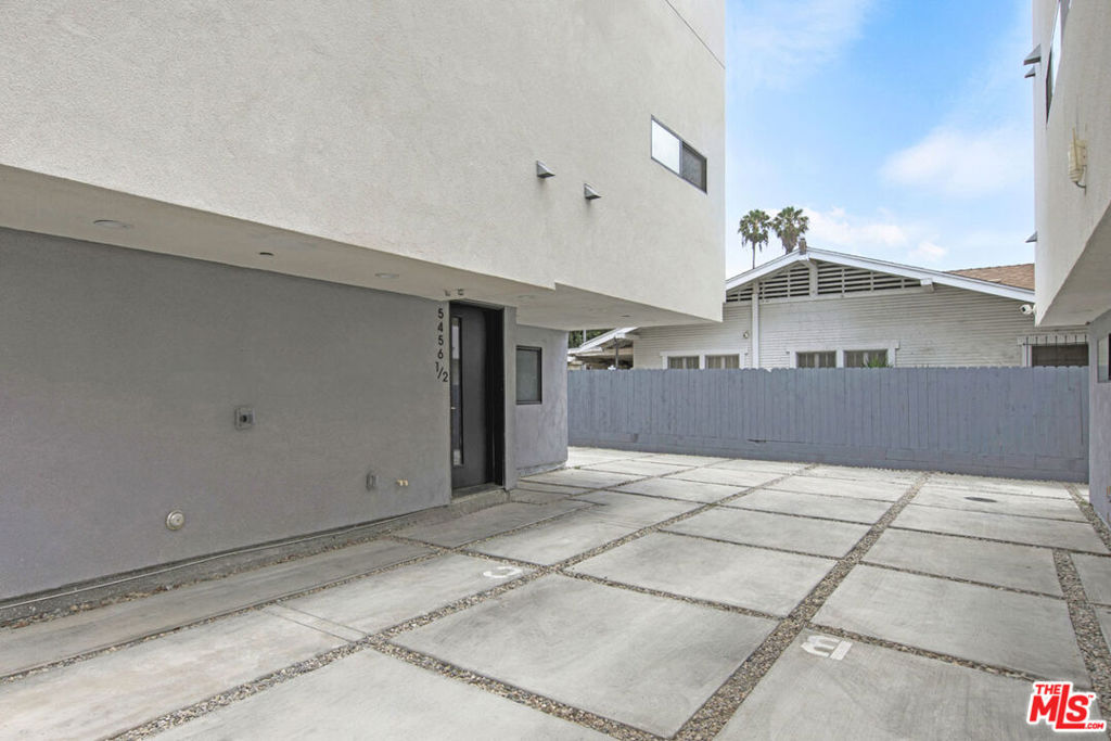 5456 1/2 Barton Avenue Property Photo 2
