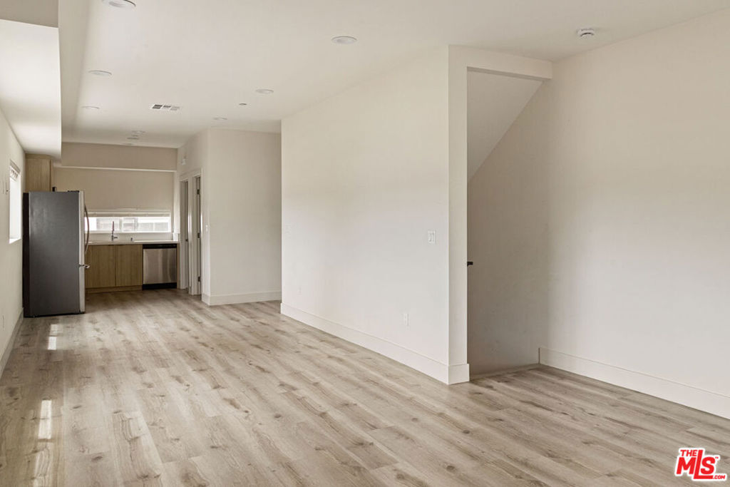 5456 1/2 Barton Avenue Property Photo 3