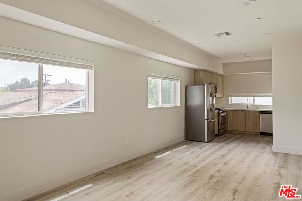 5456 1/2 Barton Avenue Property Photo 4
