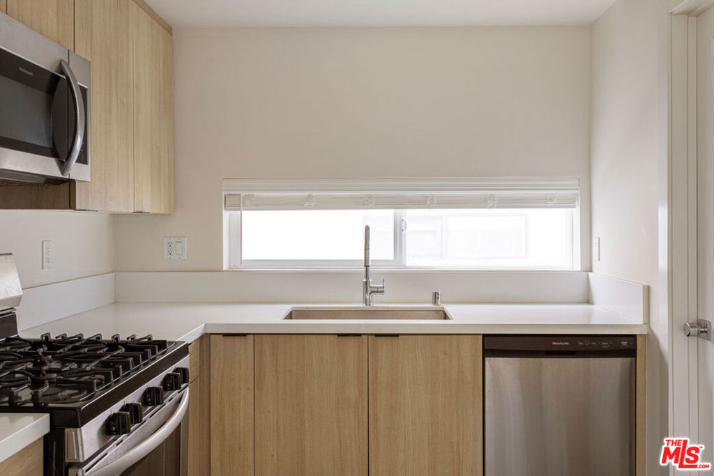5456 1/2 Barton Avenue Property Photo 5