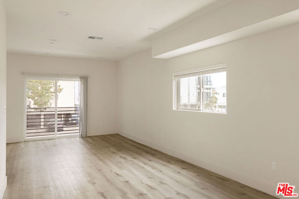 5456 1/2 Barton Avenue Property Photo 7