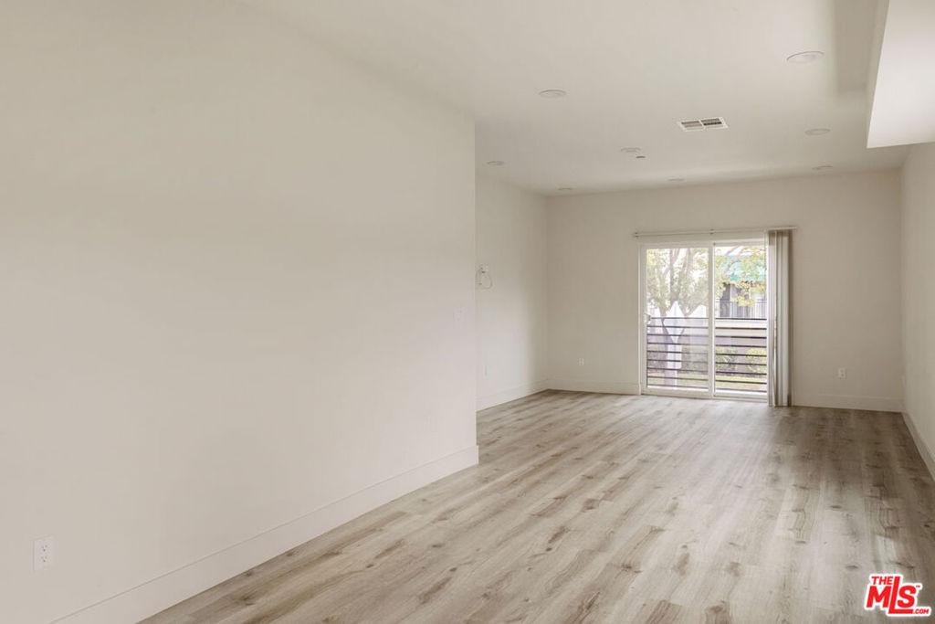 5456 1/2 Barton Avenue Property Photo 8