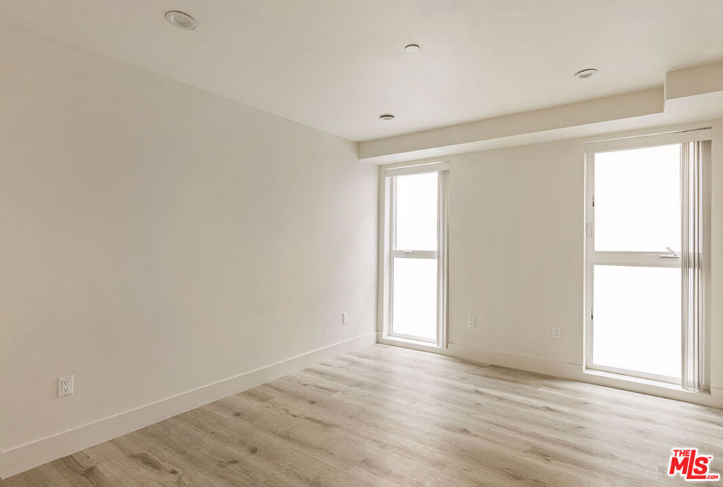 5456 1/2 Barton Avenue Property Photo 11