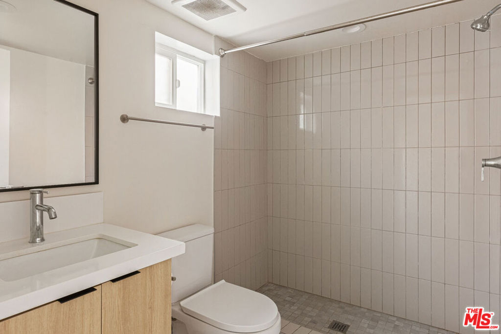 5456 1/2 Barton Avenue Property Photo 12