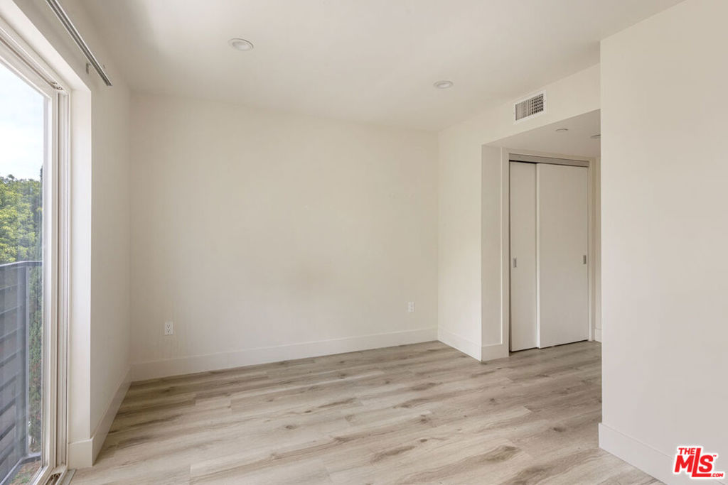 5456 1/2 Barton Avenue Property Photo 13
