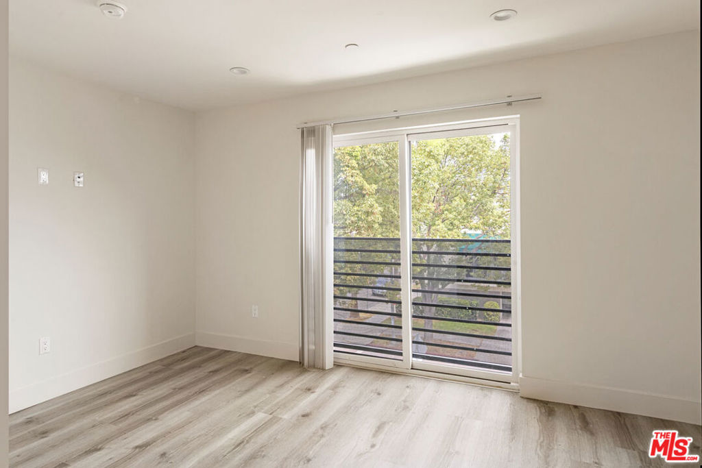 5456 1/2 Barton Avenue Property Photo 14