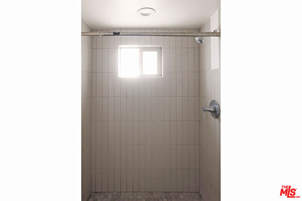 5456 1/2 Barton Avenue Property Photo 16