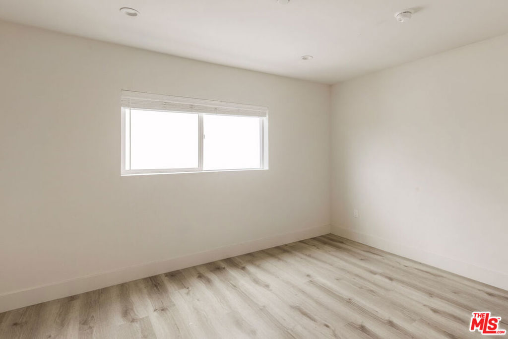 5456 1/2 Barton Avenue Property Photo 17