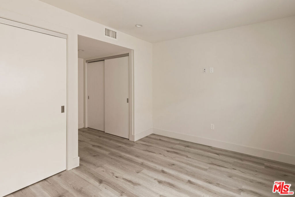 5456 1/2 Barton Avenue Property Photo 18