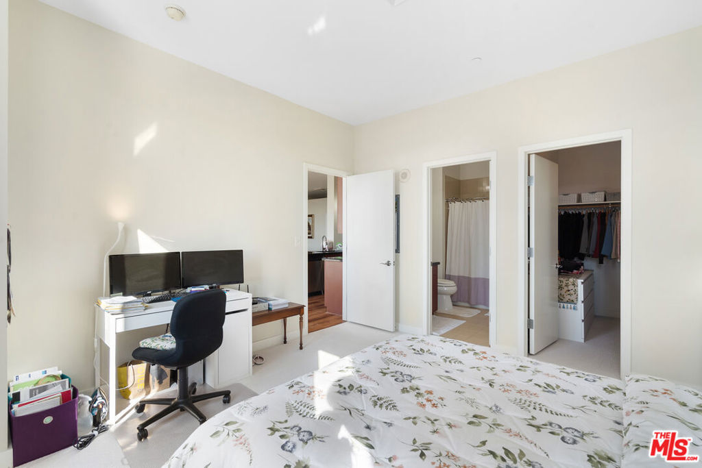 3810 Wilshire Boulevard 712 Property Photo 4