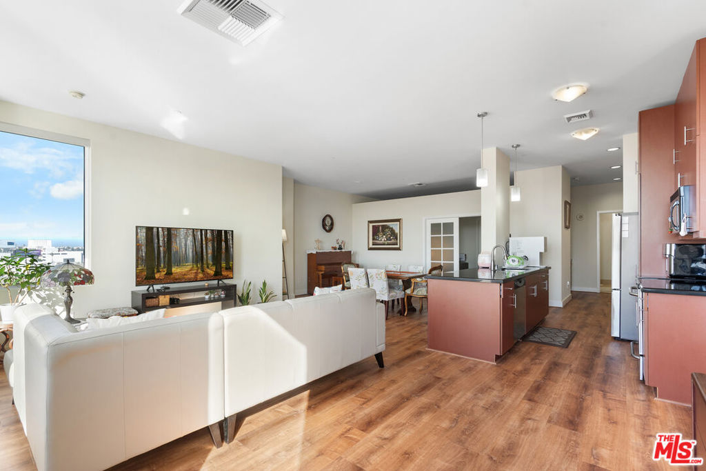 3810 Wilshire Boulevard 712 Property Photo 7