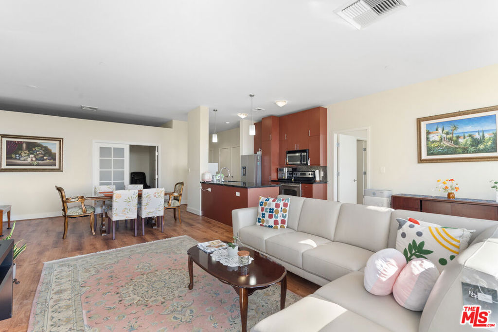 3810 Wilshire Boulevard 712 Property Photo 8